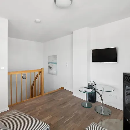 Weisse Strandvilla 61d